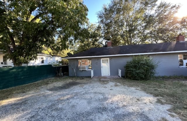 206 Fourth Street W - 206 East 4th Street, Vidalia, GA 30474