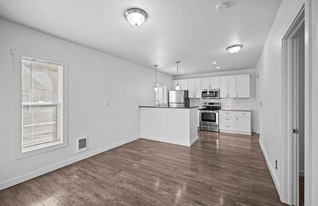 Beautifully Renovated 4-Bed, 2-Bath Home - Central Spokane, Fenced Yard & In-Unit Laundry Gallery 3