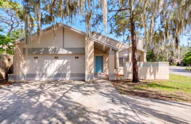 Freshly painted, spacious, 3bdm/2ba home with fireplace and laminate flooring throughout. Gallery 1