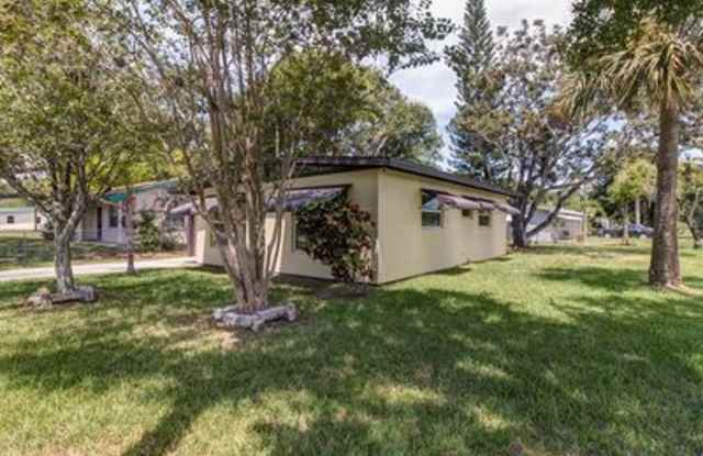 660 14th St - 660 14th Street, Vero Beach South, FL 32960