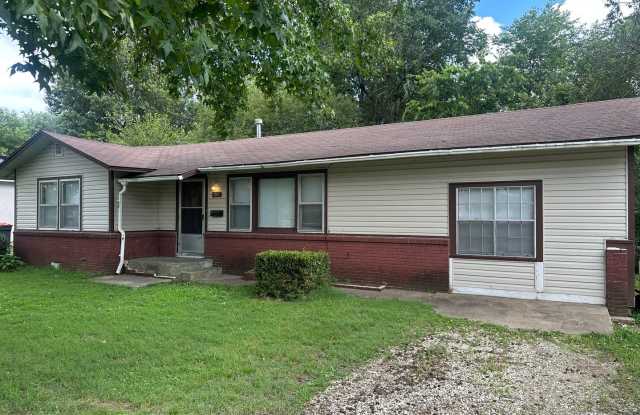 3-Bed, 2-Bath Springdale Home with Split Floorplan and Large, Fenced-In Backyard photos photos