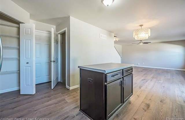 8401 Walnut Hill Gallery 4