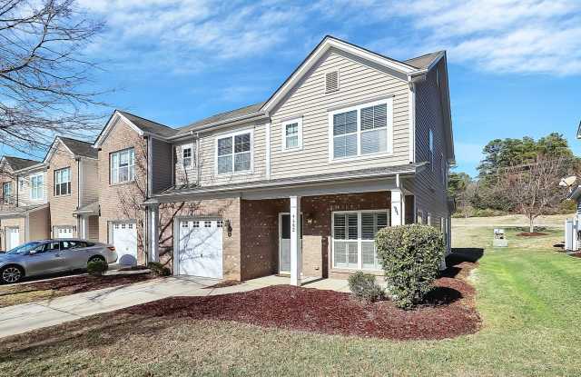 Beautiful three bedroom townhome - 4602 Craigmoss Lane, Charlotte, NC 28278