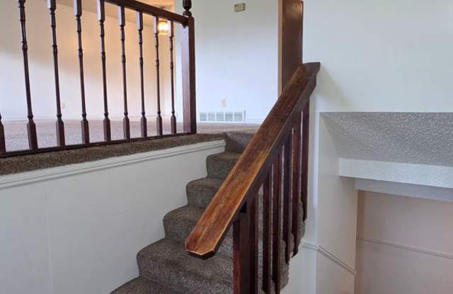 Large Four Bedroom House with Double garage and Fenced Yard Gallery 3