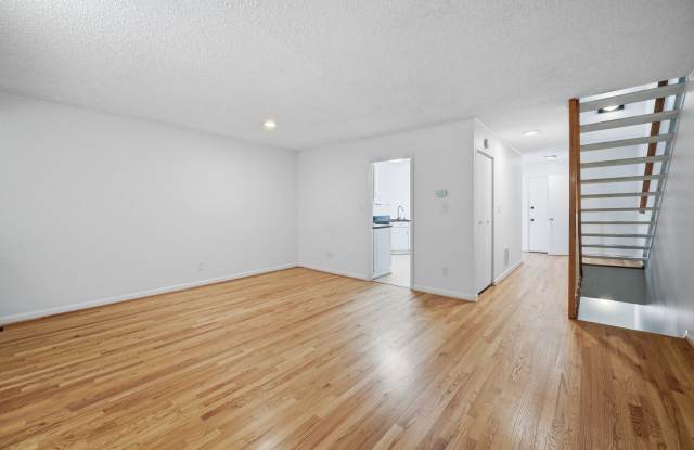 4BR, 2 Full & 2 Half Bath Townhome in Reston Gallery 4