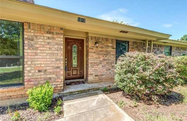 1017 Oakwood Circle Gallery 3