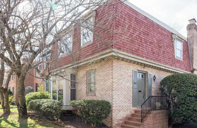 141 EAST ST NE - 141 East Street Northeast, Vienna, VA 22180
