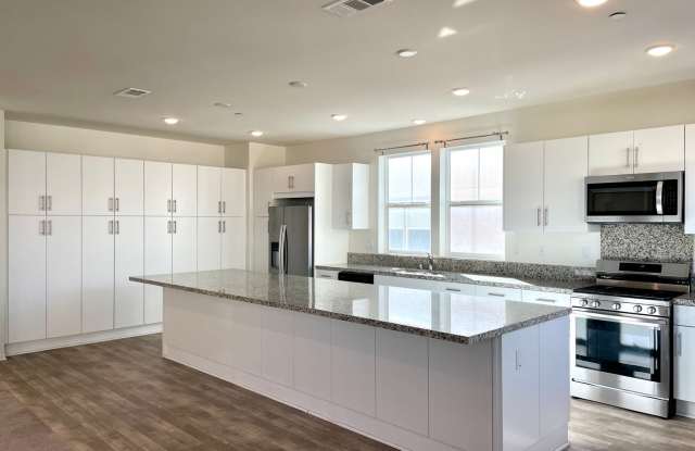 Beautiful 3B/2.5BA Townhome in Playa Del Sol Community! - 5341 Calle Rockfish, San Diego, CA 92154