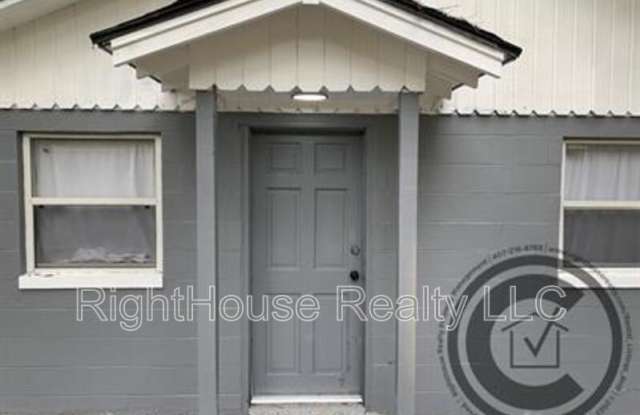 421 W Carolina Ave - 421 West Carolina Avenue, DeLand, FL 32720