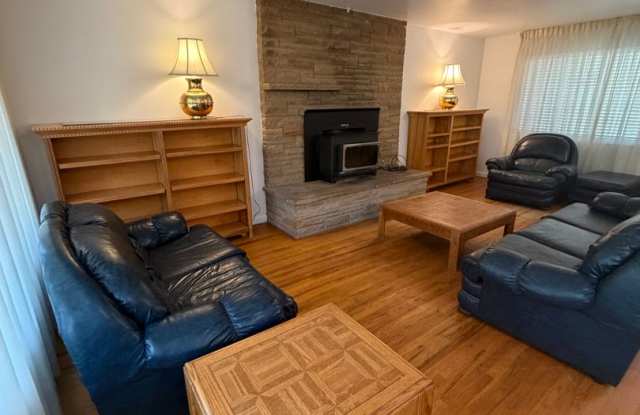 GORGEOUS Holladay Home! Gallery 4