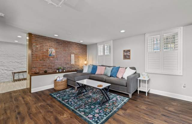 4600 McPherson AvenueGarden Gallery 2