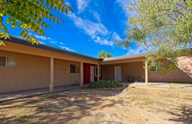 Clean and Airy Casita with Tons of Storage! - 57487 Pueblo Trail, Yucca Valley, CA 92284