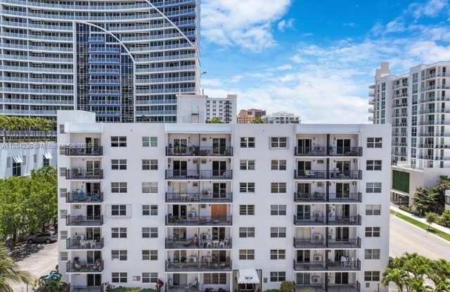 3000 Riomar St photos photos