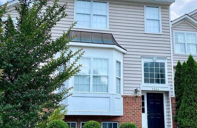 Room in 3 Bedroom Townhome at Doverton Dr photos photos