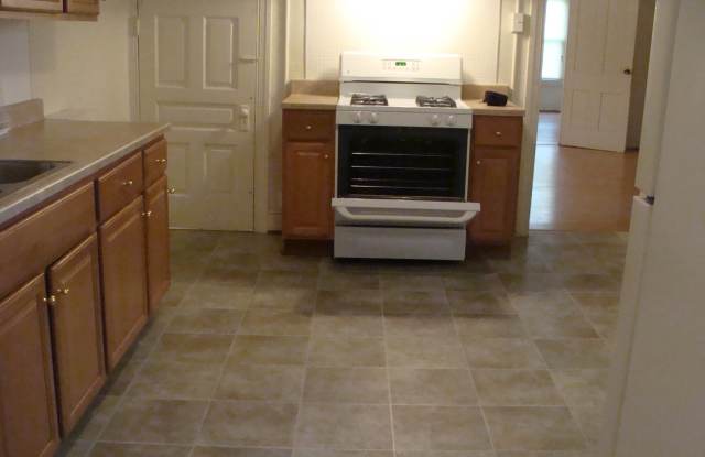 3 Bedroom 2nd  3rd Floor Apartment Near Revs Stadium in York photos photos