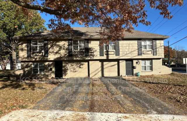 10906 W 95th St - 10906 West 95th Street, Overland Park, KS 66214