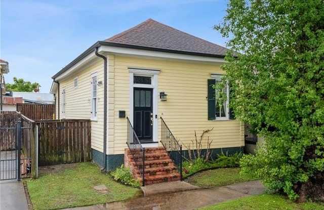 215 N SCOTT Street photos photos