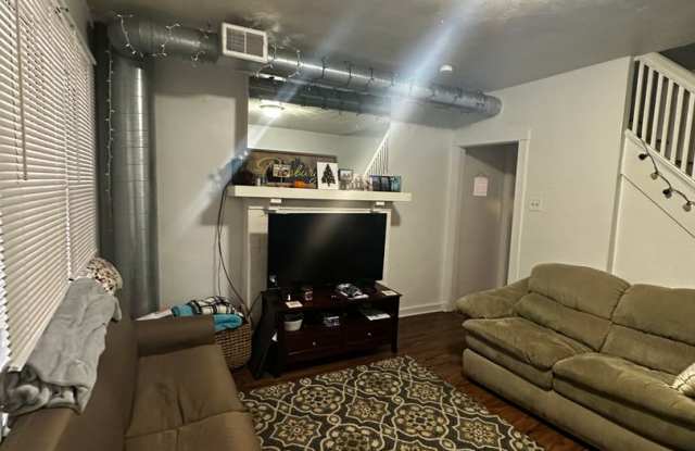 4BED/2BATH  House in Oakland! Gallery 3