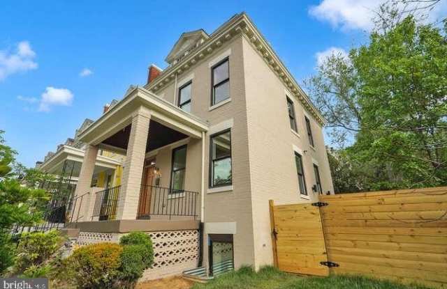 734 TAYLOR Street NW Gallery 2