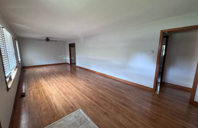 3 bed 1.5 bath in Murray Gallery 3