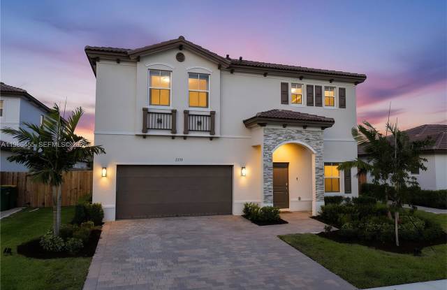 2333 Southeast 28th Court photos photos