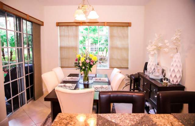 5008 Vine Cliff Way W Gallery 3