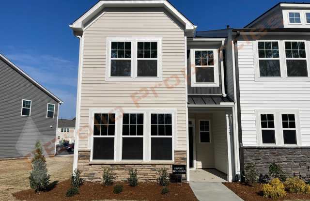 Stunning 3 Bedroom 2.5 Bathroom End-Unit Townhome w/ Garage @ Battle Bridge Townhomes Near Downtown Raleigh! Available  Now! photos photos