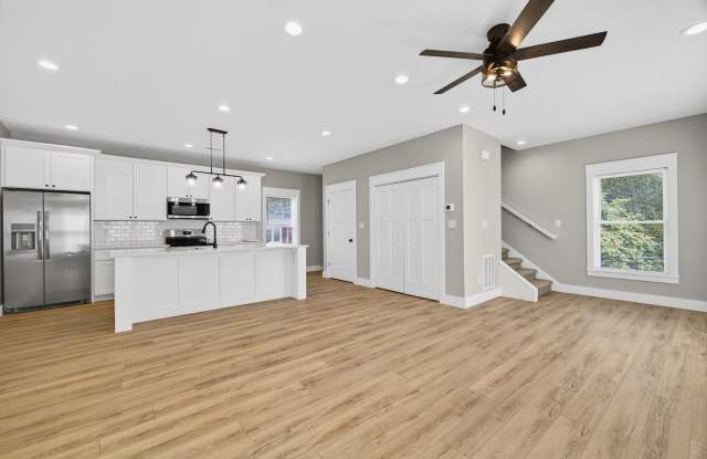 *August 2027* - Newly Built New 5 Bed, 5 Bath Townhome Near Campus! Gallery 4