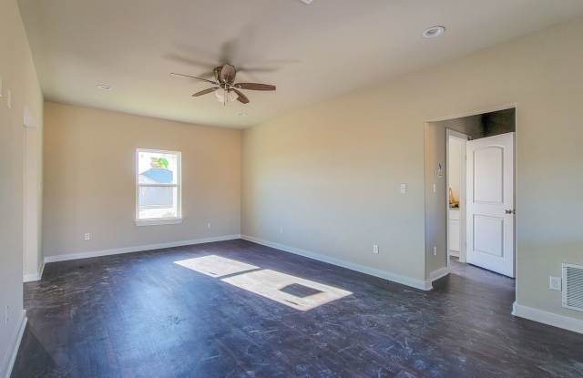Beautiful 3 Bed 2 Bath Home in Corsicana! photos photos