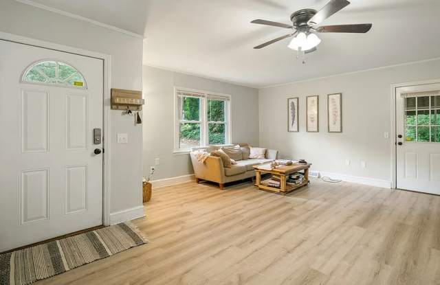 3 Bedroom 2 Bathroom Home on Clemson Street Gallery 4