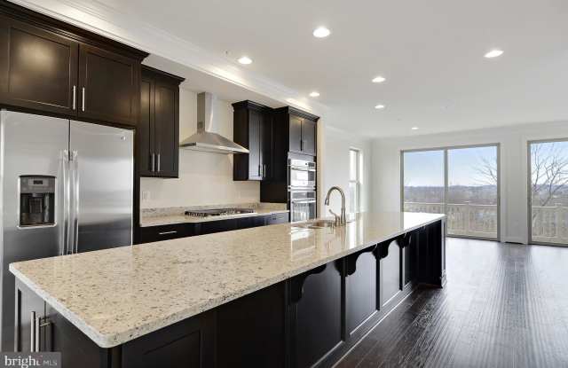 3135 FORT LINCOLN DRIVE NE Gallery 2