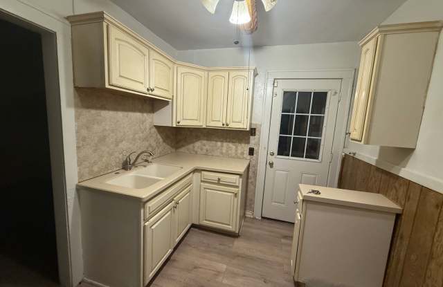 3bd Single Lee/Harvard Section 8 photos photos