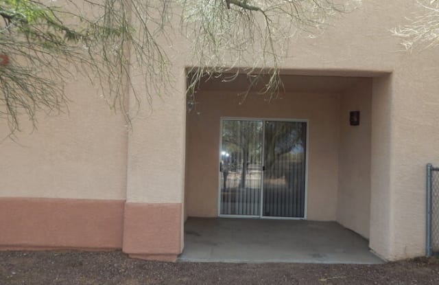 1568 North Pso La Tinaja - 1568 N Paseo La Tinaja, Green Valley, AZ 85614