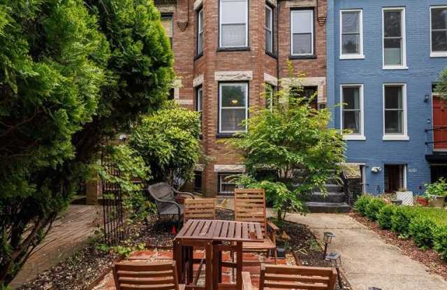 1437 E CAPITOL Street SE photos photos