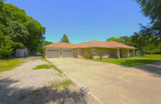 SPACIOUS Family Home for Lease – 201 W. Oak Street, Eustace, TX 75124 photos photos