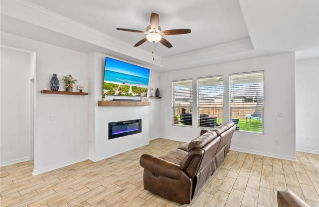 1016 Ocean Breeze Gallery 3