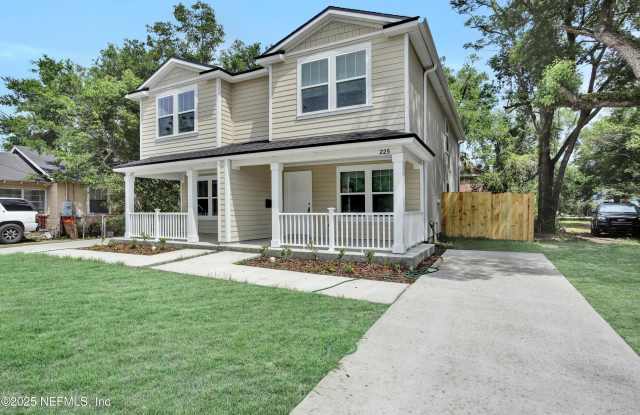 2530 DAVIS ST N photos photos