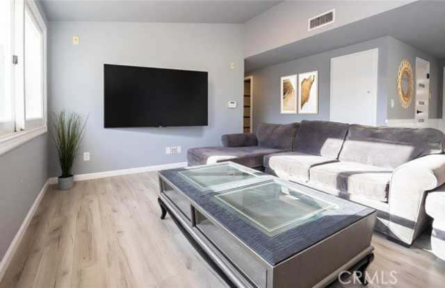 5706 Wallis Lane Gallery 2