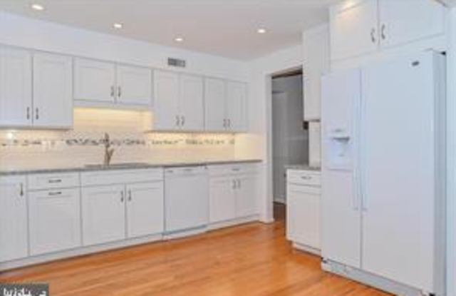 806 HUNTER COURT SW Gallery 4
