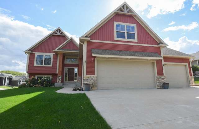 Spacious and Stunning 5 Bed 3.5 Bath For Rent NOW! photos photos
