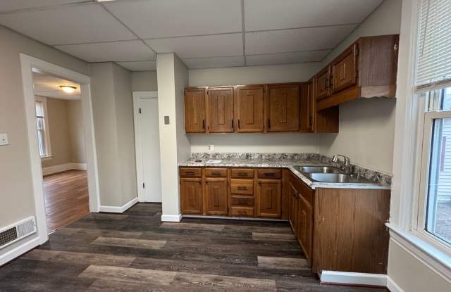 Spacious & Cozy 2-Bedroom Lower Apartment with Appliances & Garage Space Included! Gallery 3