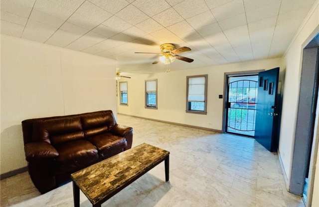 1601 Redwood Avenue Gallery 2