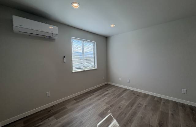 2210 Arden Ct N Gallery 4