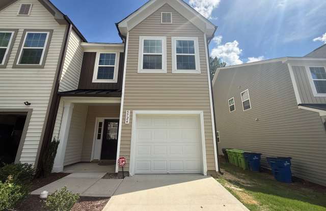 Spacious 3BD, 2.5BA End Unit Raleigh Townhome Near White Oak Shopping Center, I-40, and Downtown Raleigh photos photos