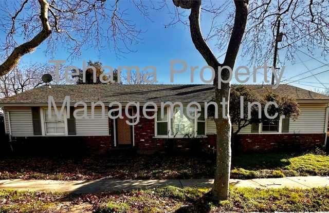 Adorable 3 bedroom, 1.5 bath home in Red Bluff. Near schools - 1021 Union Street, Red Bluff, CA 96080