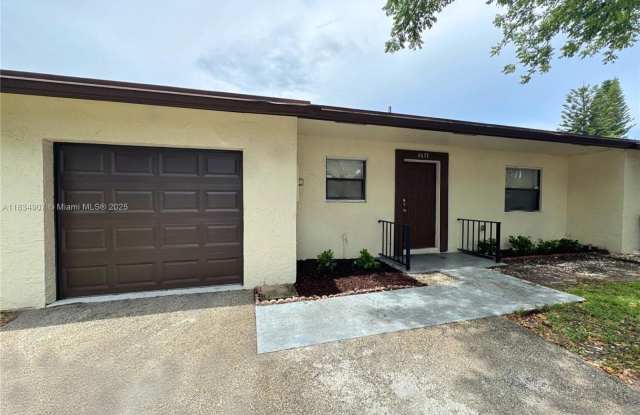 6633 N Parkway Dr photos photos