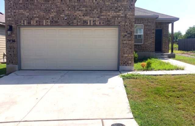 ZERO APPLICATION FEE FOR THIS LOVELY 3BR/2BA RANCH! Gallery 3