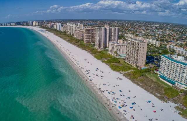 VERONA WALK FOR SEASONAL LEASE ONLY - NOT AVAILABLE FOR A 12 MONTH ANNUAL LEASE  ** REQUIRES 4 MONTH MINIMUM STAY PER HOA **  2 SMALL DOGS ACCEPTED! VERONAL WALK ** GATED ** WONDERFUL COMMUNITIES WITH AMENITIES ** Gallery 4