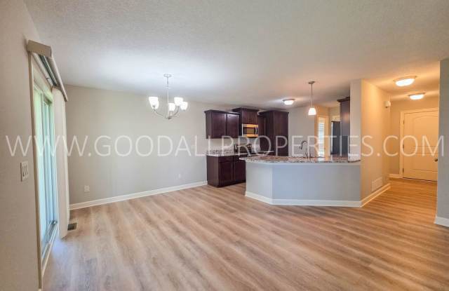 4 Bed Waukee Home with Granite Counters & Covered Deck Gallery 3