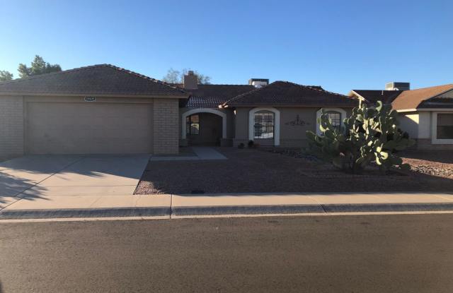 This amazing 3 bedroom home is located in Leisure World a 45+ Active Adult Resort Community. Rentals dates are November 2025 through March 2026 photos photos